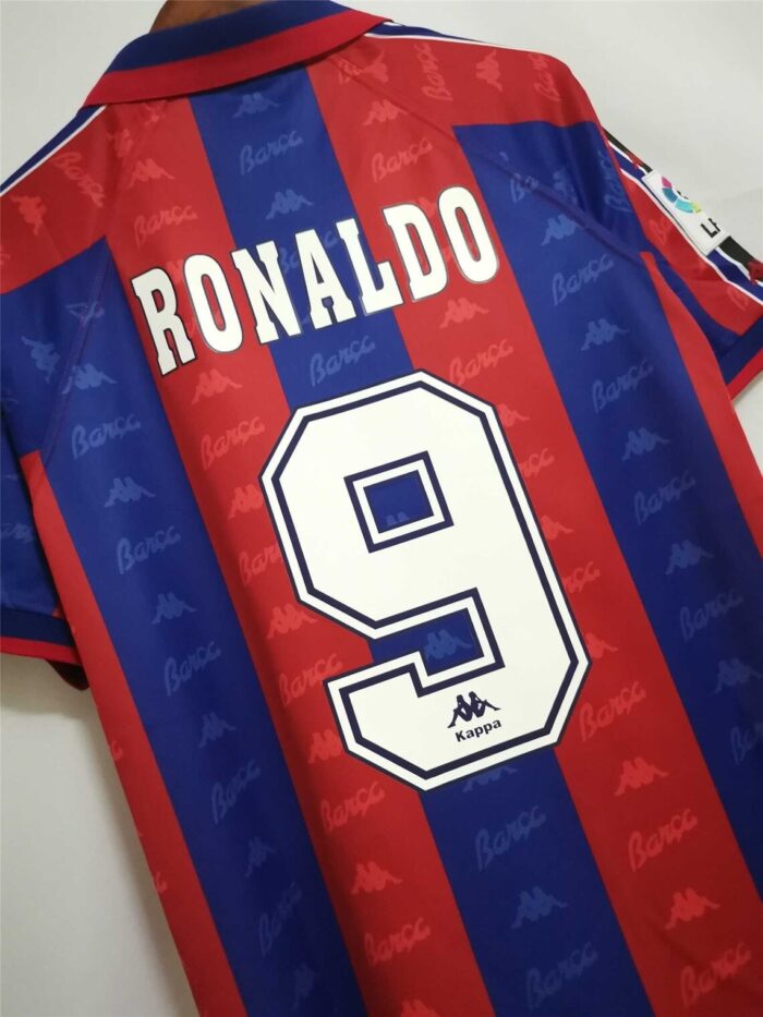 Ronaldo Barcelona 19961997 soccer dot (1)